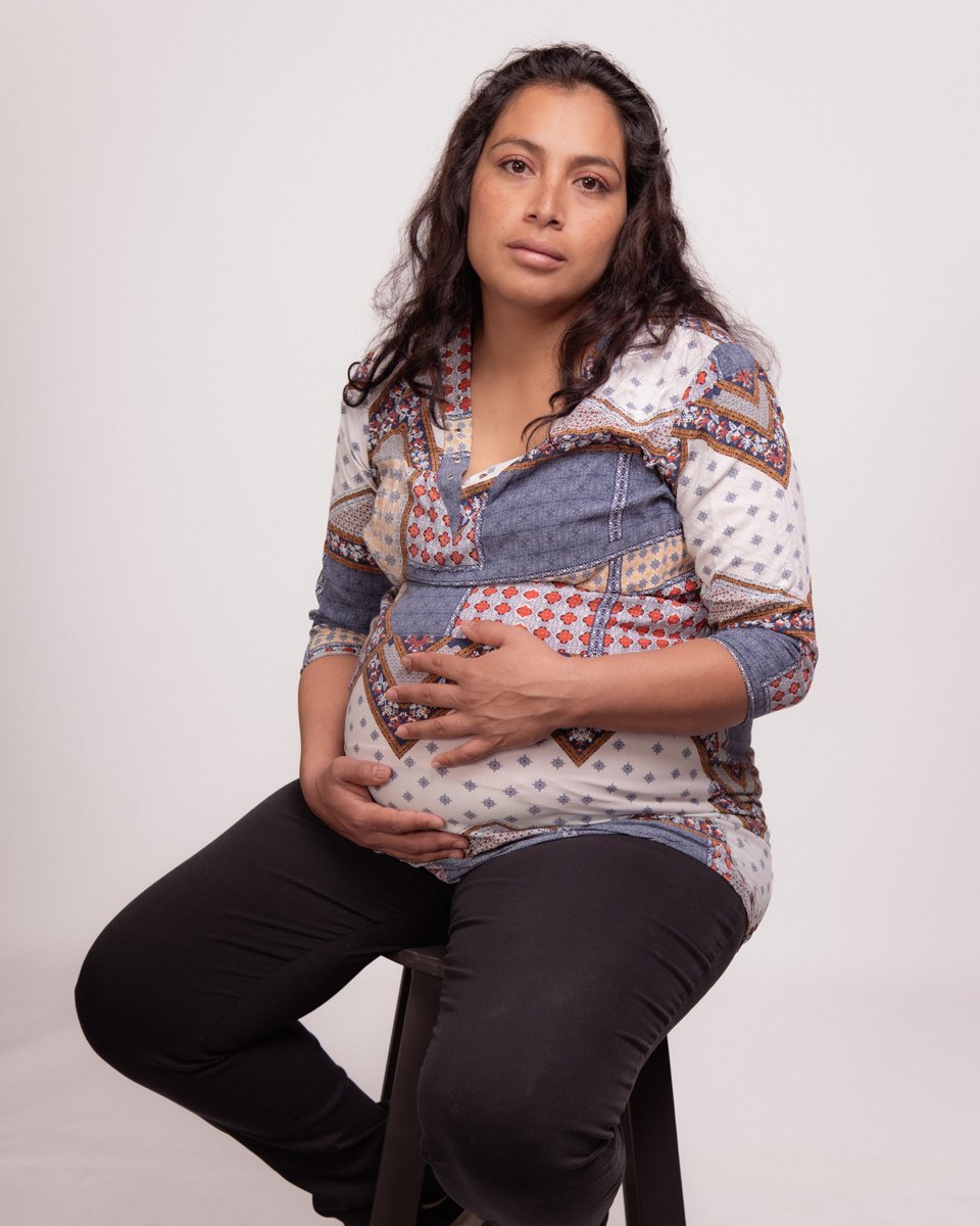 Sesión de maternidad en estudio - LumiStudio